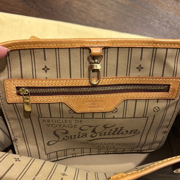 Louis Vuitton Authentic Pre Owned Monogram Neverfull PM Bag W/Dust Bag & COA. - Picture 9 of 16